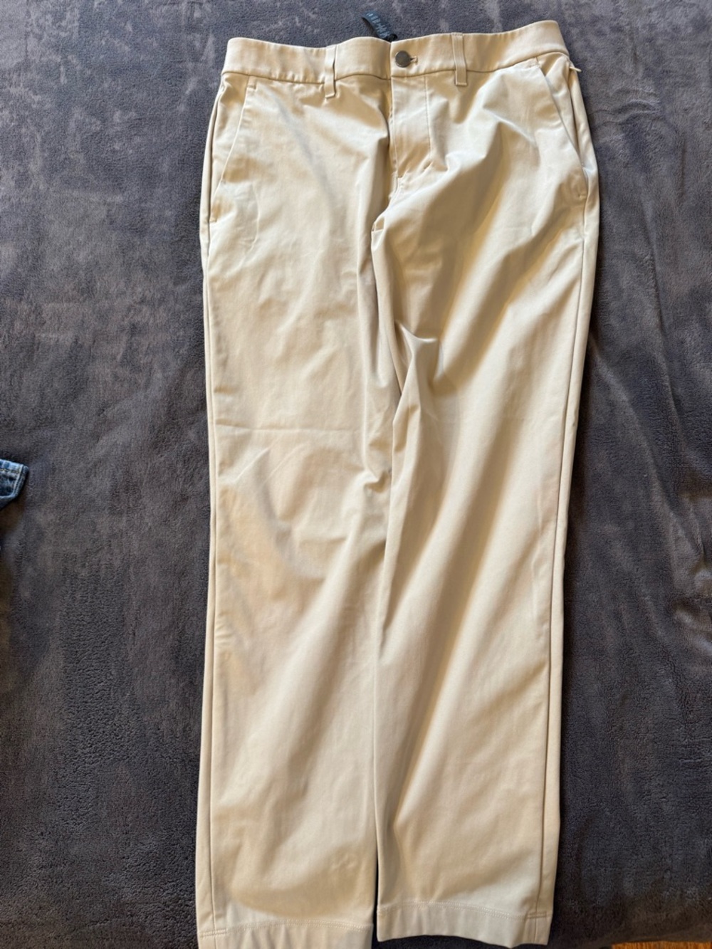 lululemon athletica Men's Chinos in Light Beige
